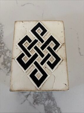 Sid Dickens Black and Cream Interlocking Knot Plaque